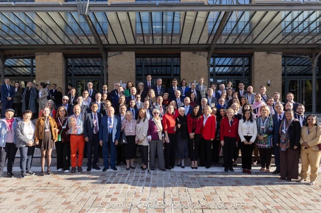 Photo des élus de l'Assemblée des Français de l'étranger lors de la 45e session, octobre 2026
